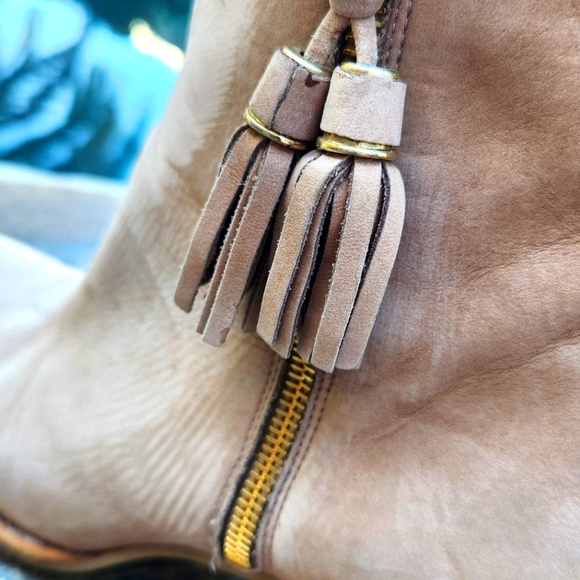 Stuart Weitzman Ankle Boots Tan Nubuc Leather Tassel Prancing 💃 Bootie Sz 10 💕 - Picture 12 of 12